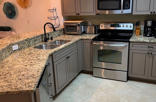 Destin Condo | STUNNING BEACHFRONT CONDO WITH GREAT BALCONY VIEW IN THE HEART OF DESTIN