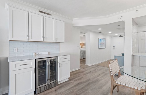 Destin Condo | ☀️Stunning Beachfront Condo with Gorgeous Views-2BR Emerald Towers 305☀️