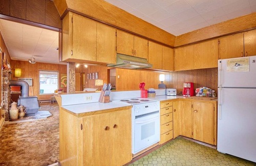 Leavenworth House | That 70's House -Downtown Funky Fun!