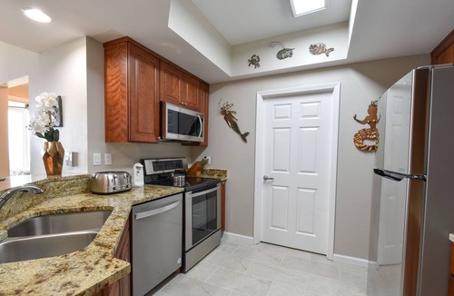 Destin Condo | Tropical beachfront getaway w/private balcony and amenities!