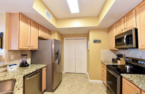 Destin Condo | Tropical, updated beachfront condo w/a private balcony!
