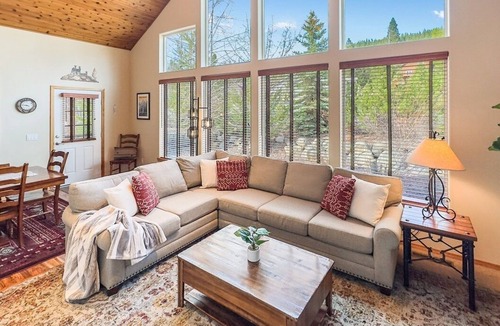 Ronald House | Unique Covered Silo Lounge | Fire-Pit Gatherings+ EV Ready & 1PM Check-IN/OUT