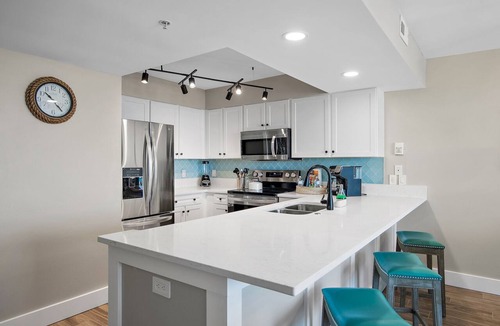 Destin Condo | Walk out to Beach and Pool - Renovated - Spectacular Gulf views