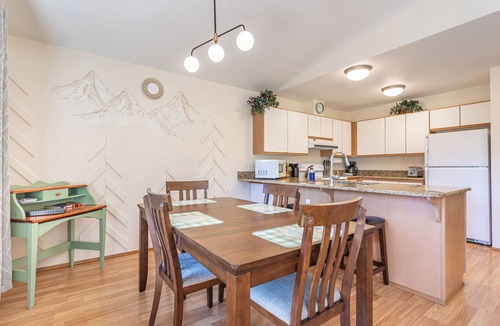 Downtown Leavenworth Condo | Walk to EVERyTHING! We Have A/C ~ Condo H3