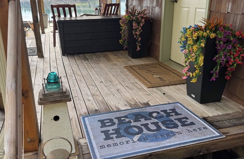 Shelton House | Waterfront, cabin- style home with breathtaking views of Skookum Inlet.