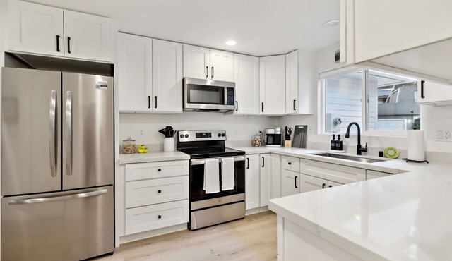 3 Bd, Hot Tub, Sleeps 6, BBQ, Office, Dogs OK
