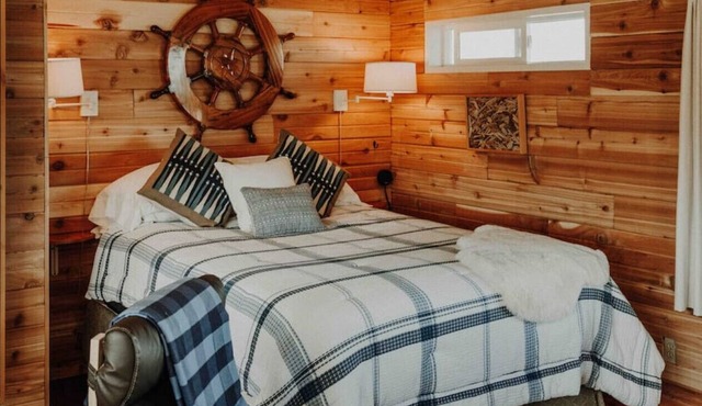 5- Hot Tub & Massage Chair- Water view Cottage