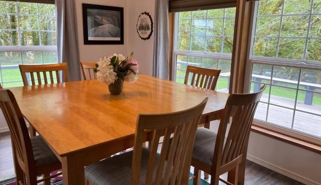 A Cozy 2-bedroom cabin with awesome private Sol Duc River's waterfront
