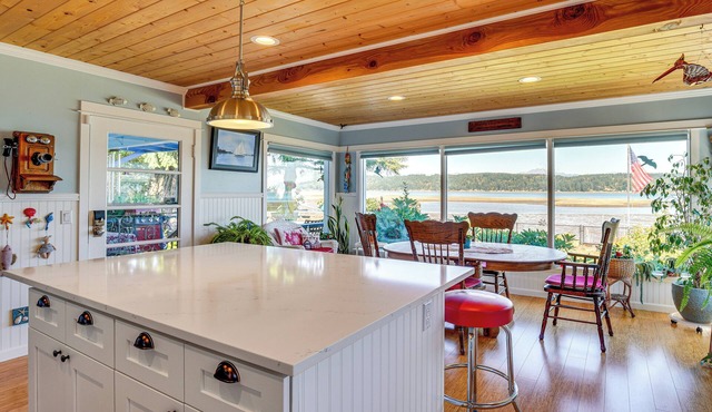 Across Water From Belfair SP: Hood Canal Cottage!