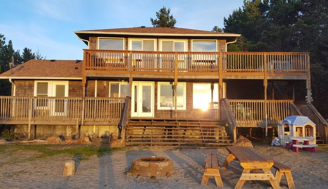Buy 2 get 3rd night FREE Nov 2025- March 2026 Oceanfront Home With Beach Access!
