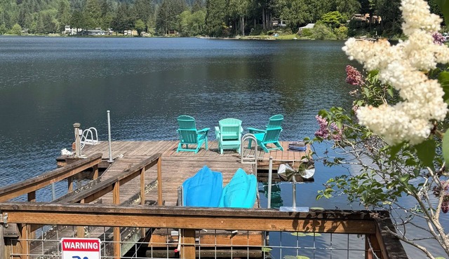 Cain Lakehouse with Outdoor Sauna