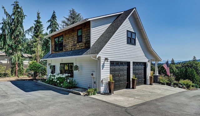 Charming 1-bedroom house with WiFi, AC , laundry in lovely Snohomish