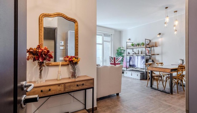 Charming Apartment with Balcony Porta Nuova Area
