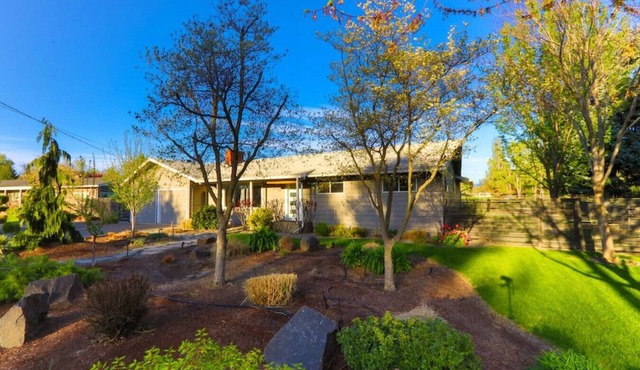 Chestnut Place · Updated Home on Quiet Drive - Perfect Getaway