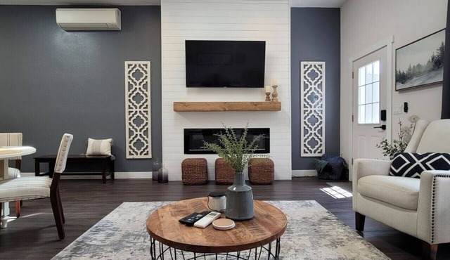 Coal Creek Cottage (hot tub, dog and kid friendly)