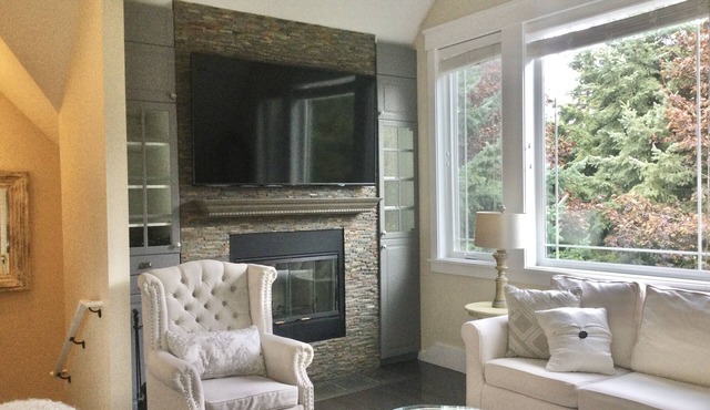 Coastal Retreat Across From Puget Sound Sleeps 2-4. High Speed Internet.
