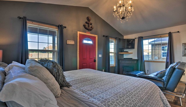 Coastal Retreat in Long Beach: Walk to Attractions