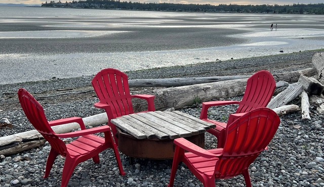 Cottage with Private Beach in Birch Bay