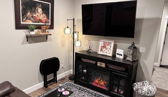 Cozy studio located near Marina, hiking trails & downtown Sequim. Pet friendly.
