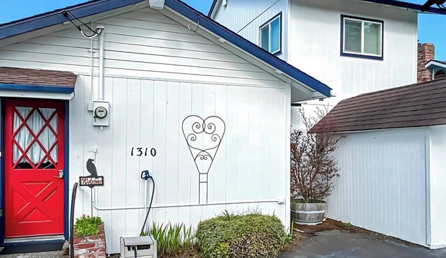 Crows Nest Charming Vintage Retreat, Harbor View