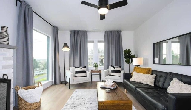 Downtown Camas Stay – Walkable, 15 Min to PDX