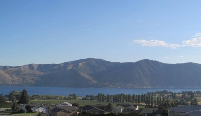 Expansive views, hot tub, & kid friendly! Perfect for multiple families!