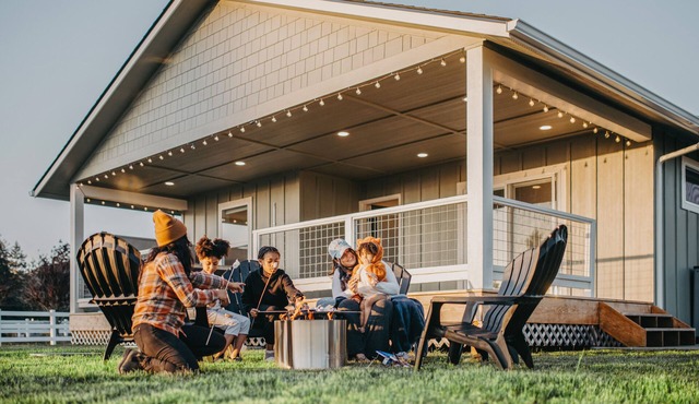 Hot Tub, Breakfast, and ideally located near Olympic National Park