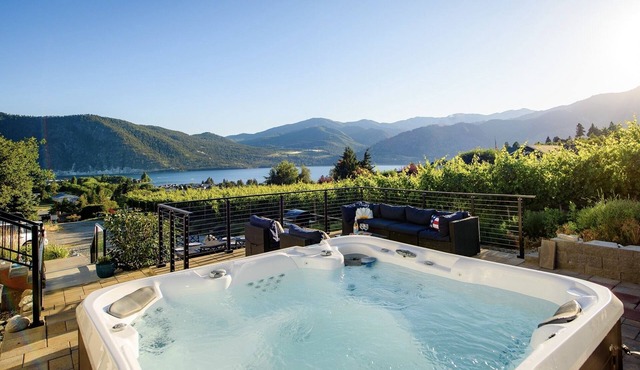 Hot tub ~ Lake views ~ Sunsets for days ~ Close to town