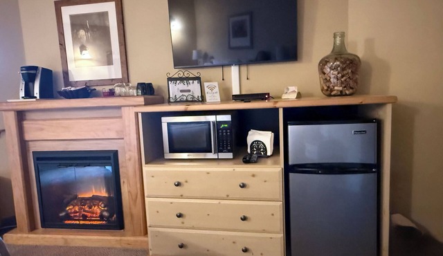 Icicle Village Resort Luxury Condo, Jacuzzi Bath. 1/2 mile from down town.