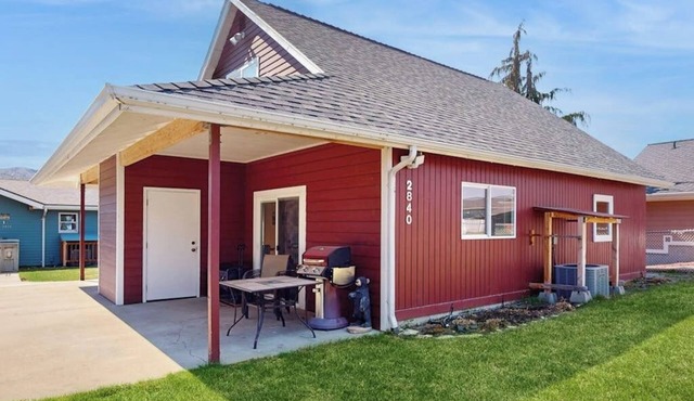 Lakefront home with patio, lake views & shared dock access