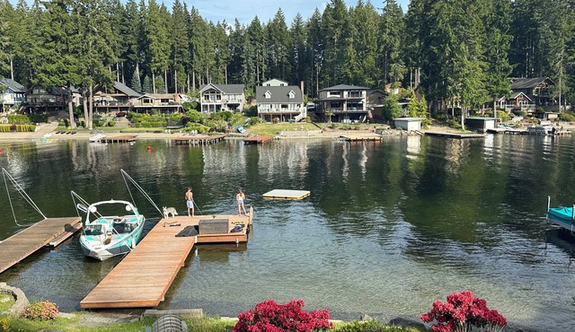 Lakefront Mason Lake home- glamping in a cabin!