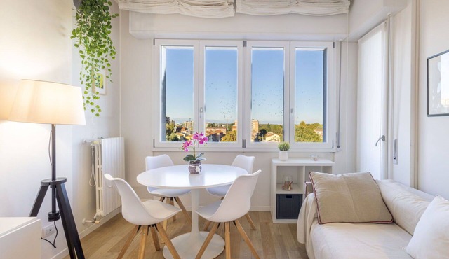 Lovely apartment for 2 guests with A/C, WIFI, TV, balcony and pets allowed