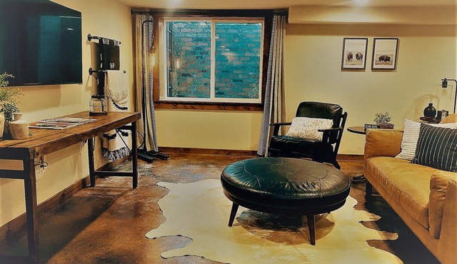 Luxury Cellar Apartment with Private Patio and Hot Tub