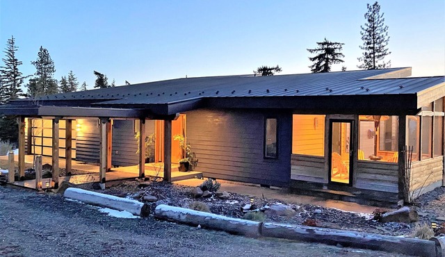 Modern Mountain View Getaway - 26 Acres