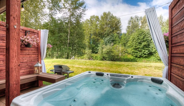 Moon River Suites 1 - on River, Private Hot Tub, No Flood Impact