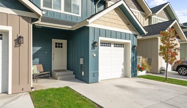 New 2 BR Townhouse in the Heart of Wenatchee. Great for Families, pet friendly.