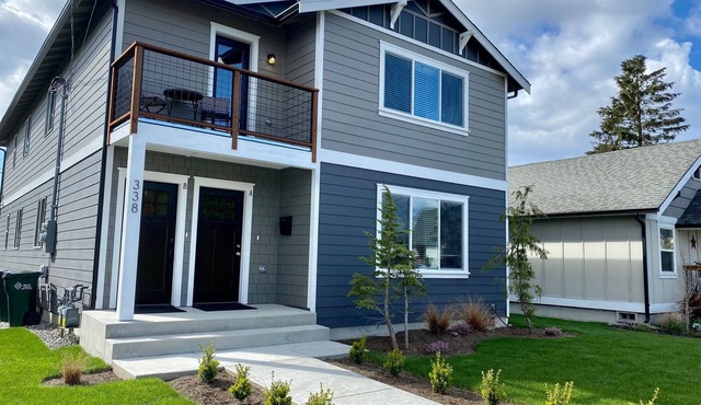 NEW - Puyallup Downtown Duplex