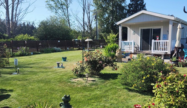 PEACEFUL COTTAGE. MOUNTAIN VIEWS, WILDLIFE, BIRD WATCH, GARDENS