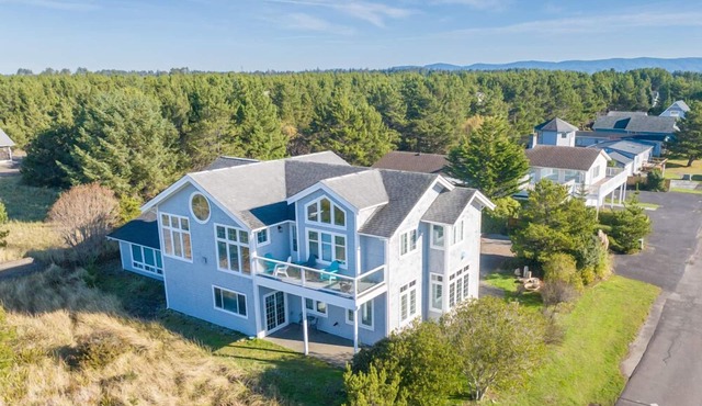 Pets OK, Amazing View, Steps to Town & Beach (Seas)