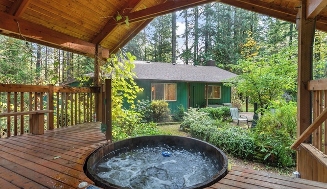 Private Cedar Hot Tub Haven at Mt. Baker’s Edge