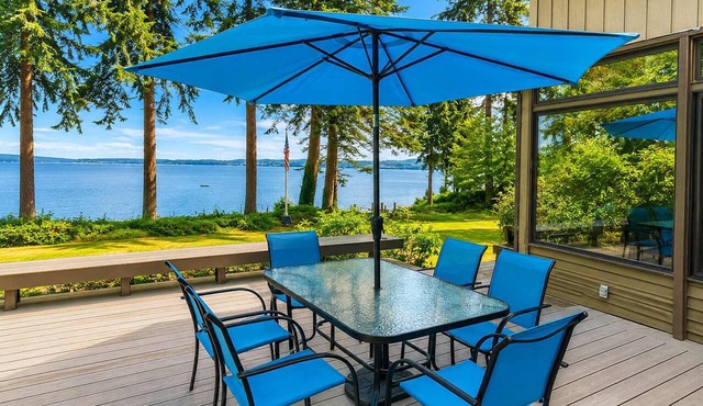 Puzzle Point Lodge: Waterfront Haven in Poulsbo
