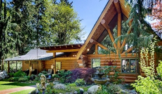 Romantic LOG CABIN on Stilly River w/Hot tub! Setup for 2 people only