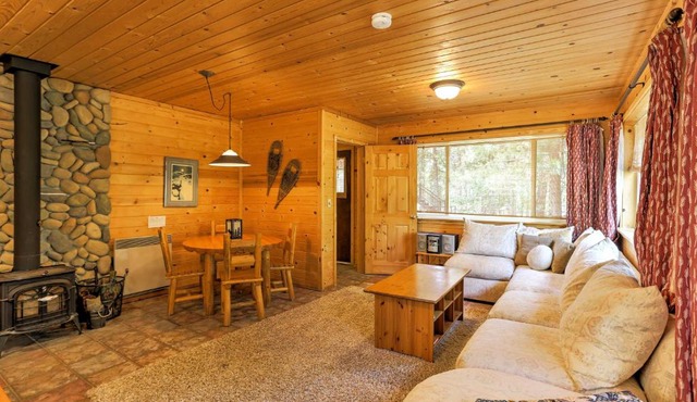 Romantic Riverfront Cottage - 1 Mile to Winthrop!