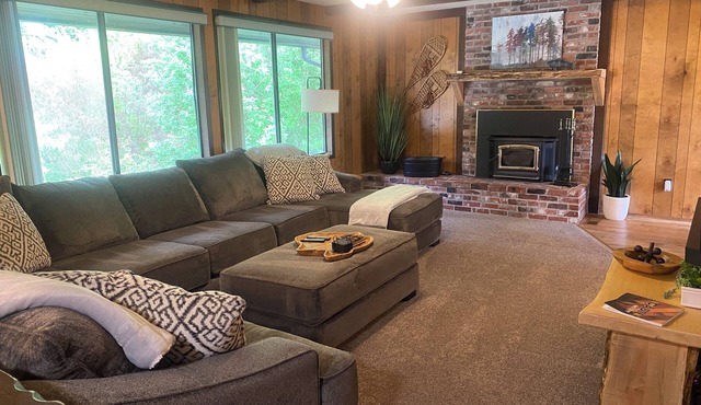Spacious Family Vacation Retreat!