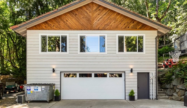 The Lake Hut - a perfect place to relax and play on shore of Lake Whatcom