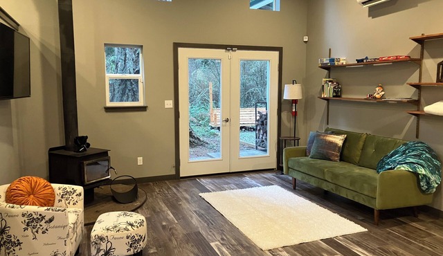 The Shearwater House - A private 2BR/2BA nestled in the majestic trees