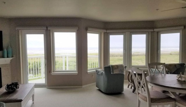 Tradewinds - 4th floor stunner inside and out