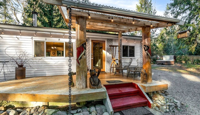 Wallace River Retreat: Magical wooded acreage