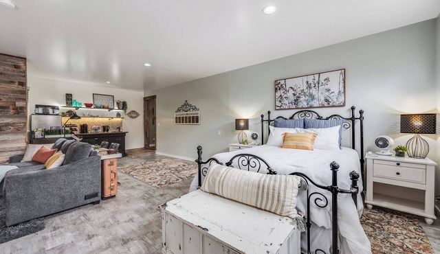 Welcoming Guest Suite in Snohomish