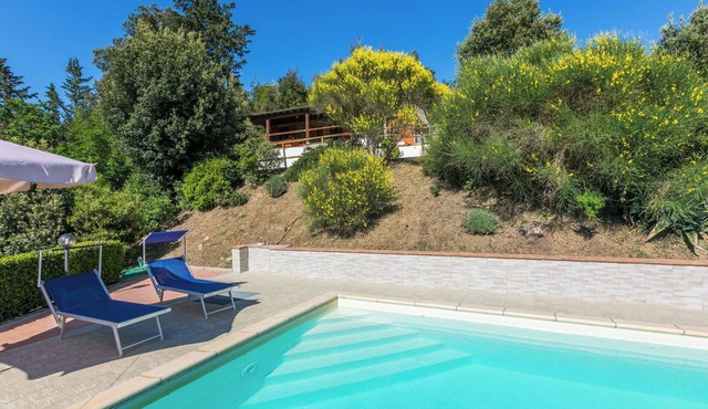 Wonderful private villa for 4 people with WIFI, private pool, hot tub, TV and terrace